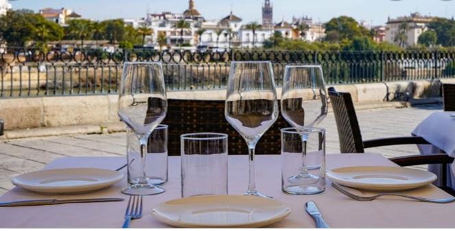 Acogedor Junto A Calle Betis, Triana-los Remedios Séville