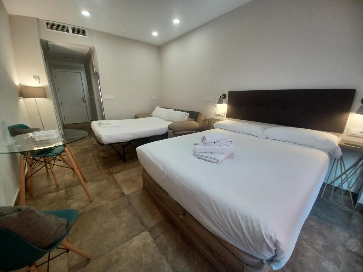Acogedor Junto A Calle Betis, Triana-los Remedios Sevilla